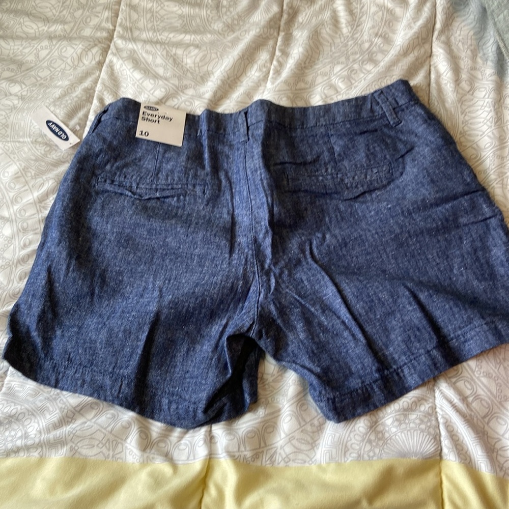 Shorts - Picture 2 of 4